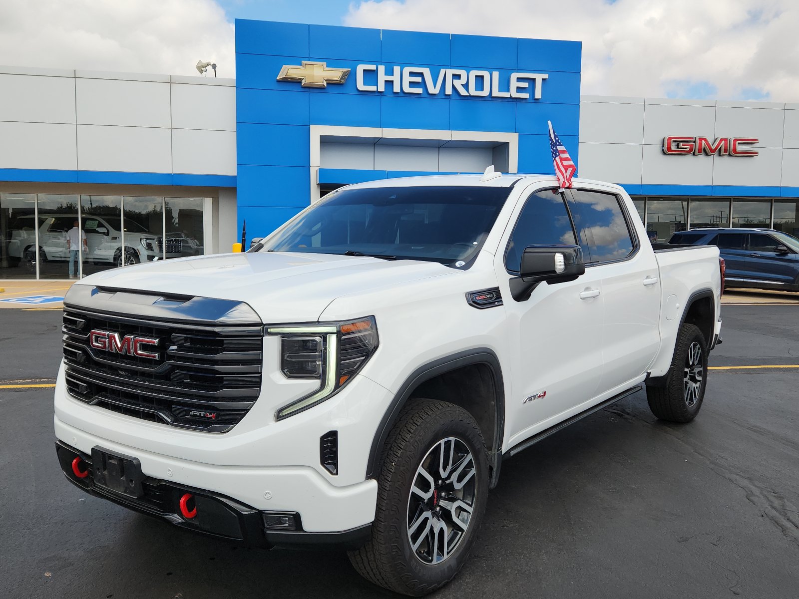 Used 2023 GMC Sierra 1500 AT4 w/ AT4 Preferred Package AWD/4WD image 1