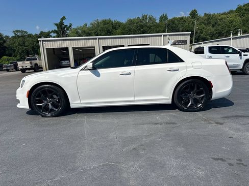 Used 2022 Chrysler 300 Touring L RWD image 9