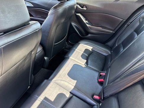 Used 2018 MAZDA MAZDA3 Touring image 14