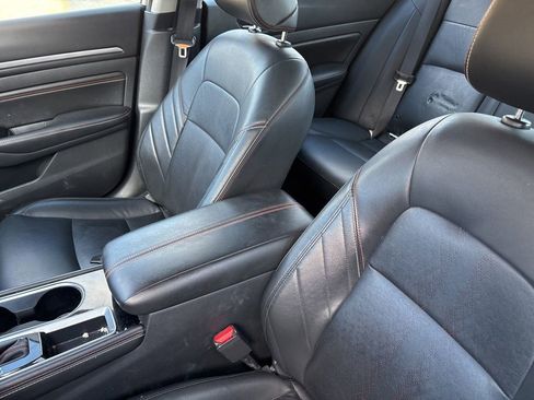 Used 2023 Nissan Altima 2.5 SR w/ SR Premium Package image 11