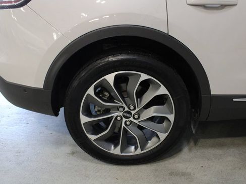 Used 2023 Lincoln Nautilus Reserve w/ Equipment Group 201A AWD/4WD image 28
