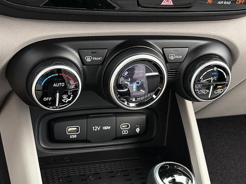 New 2026 Hyundai Venue SEL FWD image 13