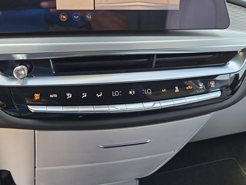 New 2025 Cadillac Lyriq Luxury image 28