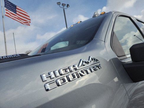 Used 2024 Chevrolet Silverado 2500 High Country w/ High Country Premium Package image 10