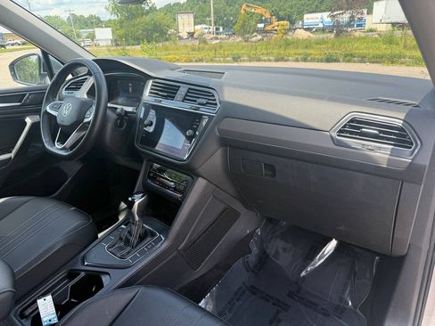 Used 2023 Volkswagen Tiguan SE FWD image 21