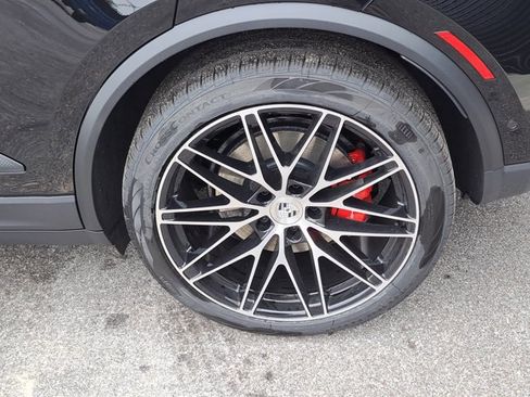 Used 2025 Porsche Macan 4S Electric image 12