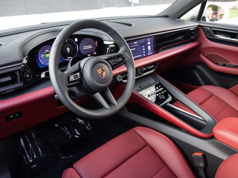 Certified 2026 Porsche Macan Electric RWD image 4