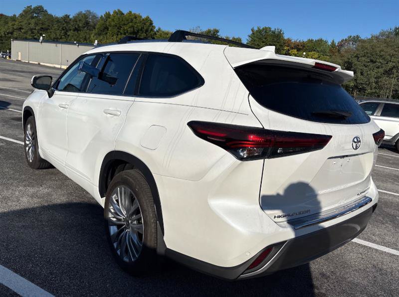 Used 2024 Toyota Highlander Platinum AWD/4WD image 8