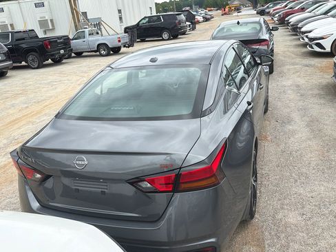 Used 2025 Nissan Altima 2.5 SR FWD image 6