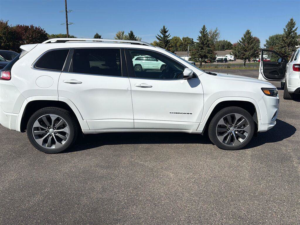 Used 2019 Jeep Cherokee Overland w/ Technology Group AWD/4WD image 8