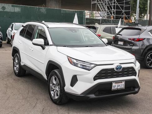 Used 2023 Toyota RAV4 LE AWD/4WD image 3