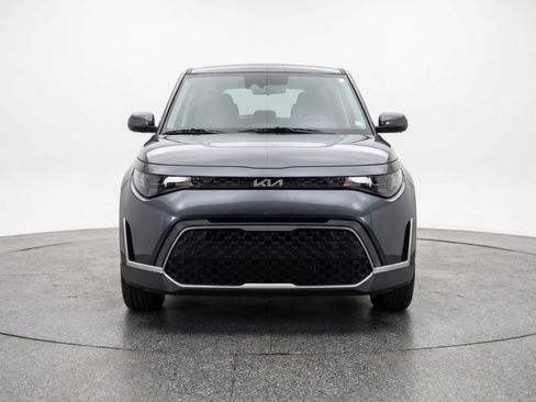 Used 2025 Kia Soul LX w/ LX Technology Package FWD image 2