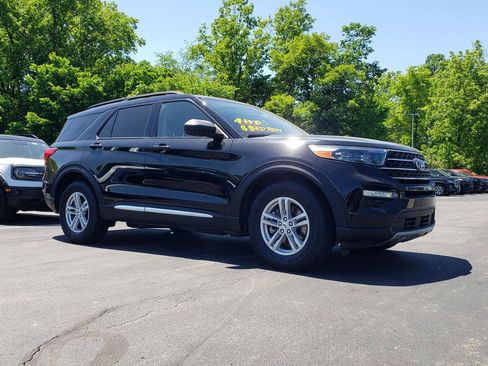 Used 2023 Ford Explorer XLT w/ Equipment Group 202A AWD/4WD image 3