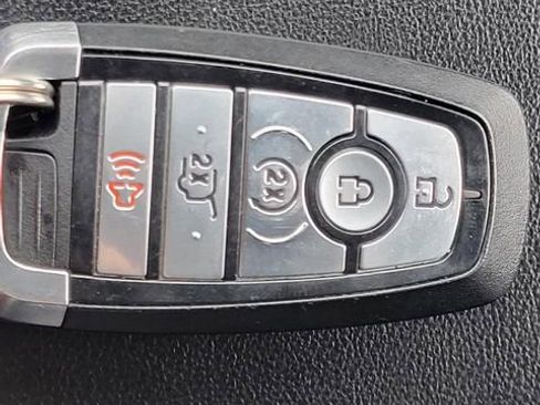 Used 2022 Ford Explorer XLT w/ Equipment Group 202A image 8