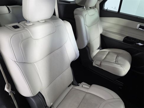 Used 2023 Ford Explorer Platinum w/ Technology Package image 32