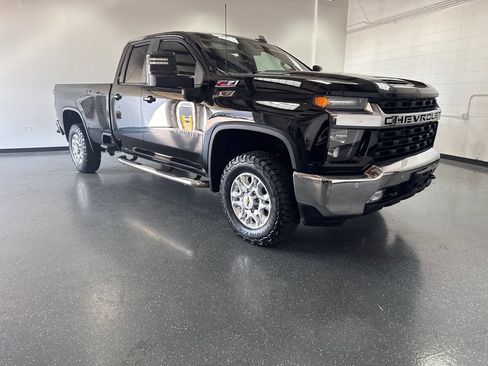 Used 2022 Chevrolet Silverado 2500 LT w/ All Star Edition AWD/4WD image 2