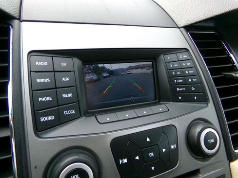 Used 2018 Ford Taurus SE image 16