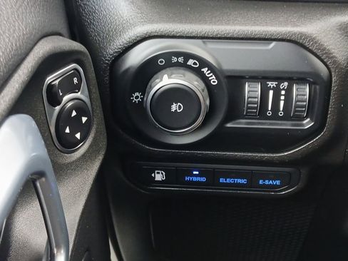 Used 2021 Jeep Wrangler Unlimited Sahara w/ Cold Weather Group image 11