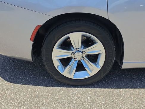 Used 2018 Dodge Charger SXT Plus RWD image 5
