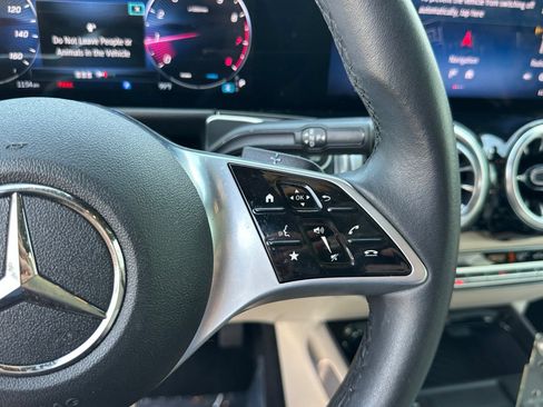 Used 2024 Mercedes-Benz GLB 250 image 34