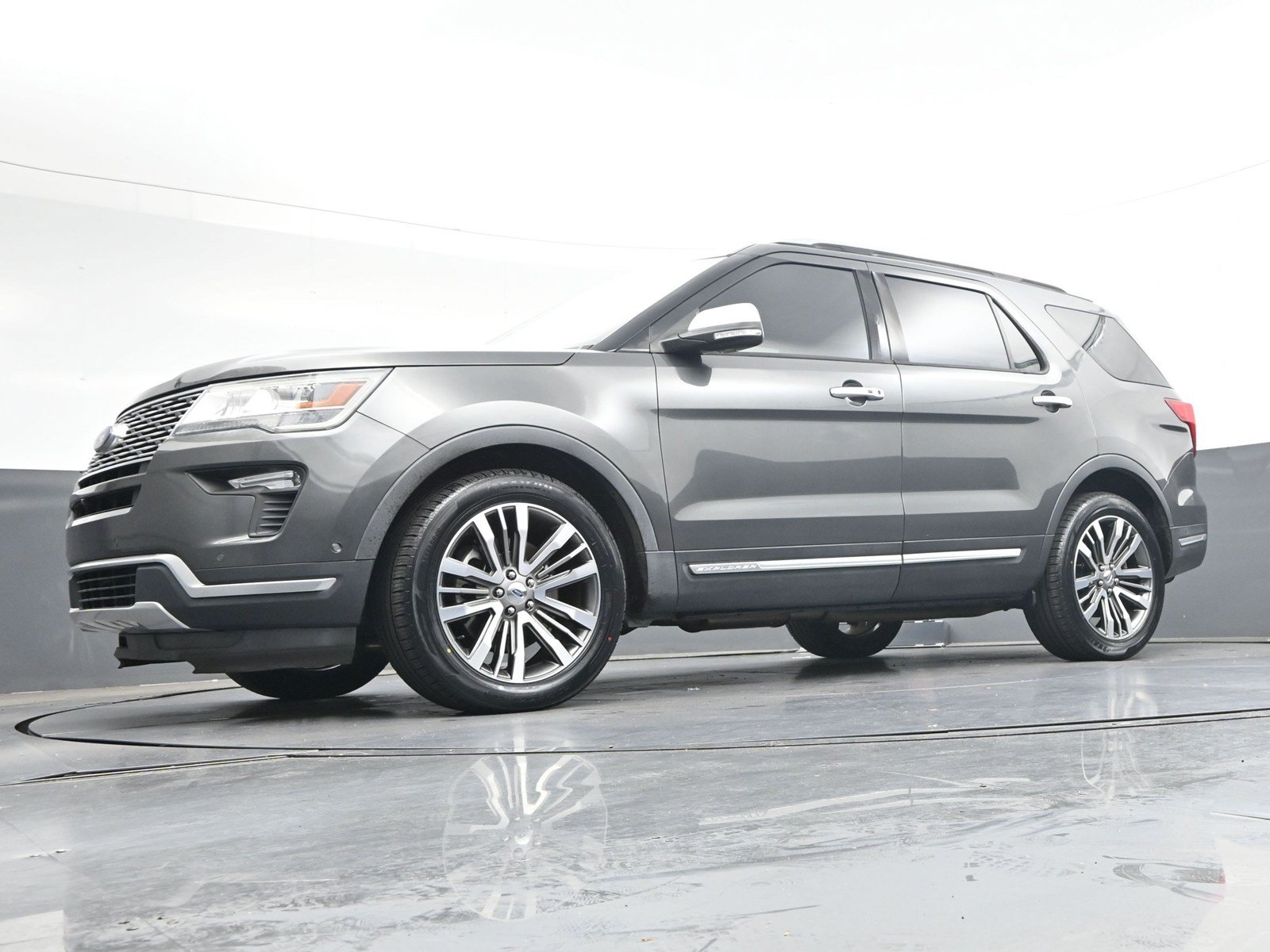 Used 2018 Ford Explorer Platinum AWD/4WD image 34