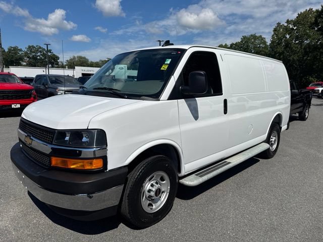 Used 2025 Chevrolet Express 2500 w/ Driver Convenience Package RWD image 2