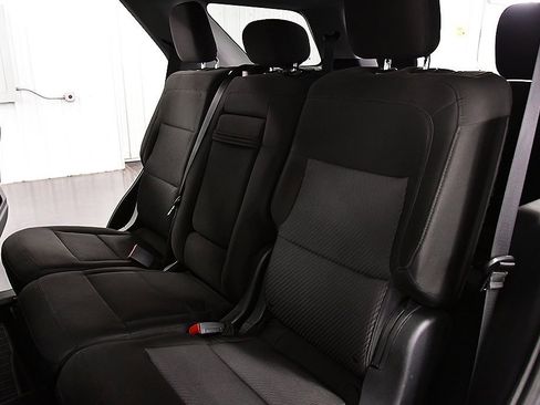 Used 2022 Ford Explorer XLT image 28