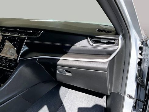 Used 2023 Jeep Grand Cherokee Altitude RWD image 19