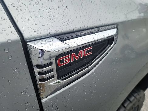 Used 2025 GMC Yukon Elevation AWD/4WD image 12
