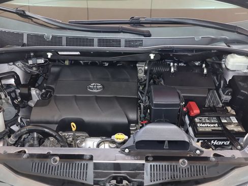 Used 2014 Toyota Sienna XLE w/ XLE Premium Package FWD image 48