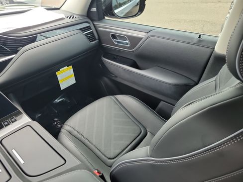 New 2026 INFINITI QX80 Luxe image 13