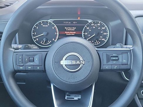 Used 2023 Nissan Rogue S image 20