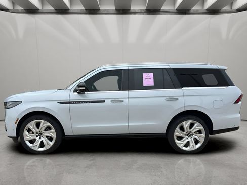 Used 2025 Lincoln Navigator Black Label AWD/4WD image 2