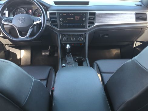 Used 2020 Volkswagen Atlas Cross Sport SE image 19