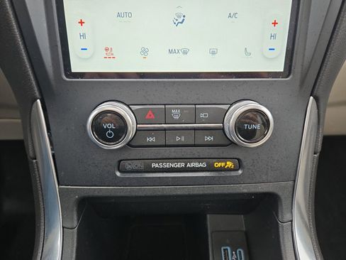 Certified 2022 Ford Edge Titanium w/ Class II Trailer Tow Package image 20