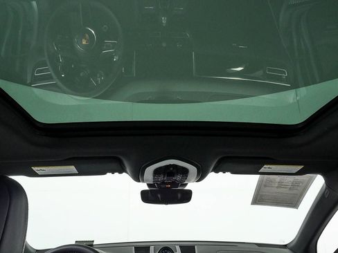 Certified 2026 Porsche Macan AWD/4WD image 21