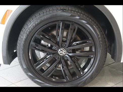 Used 2022 Volkswagen Tiguan SE R-Line AWD/4WD image 8