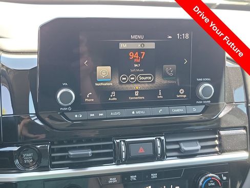 Certified 2025 Nissan Pathfinder SV FWD image 11