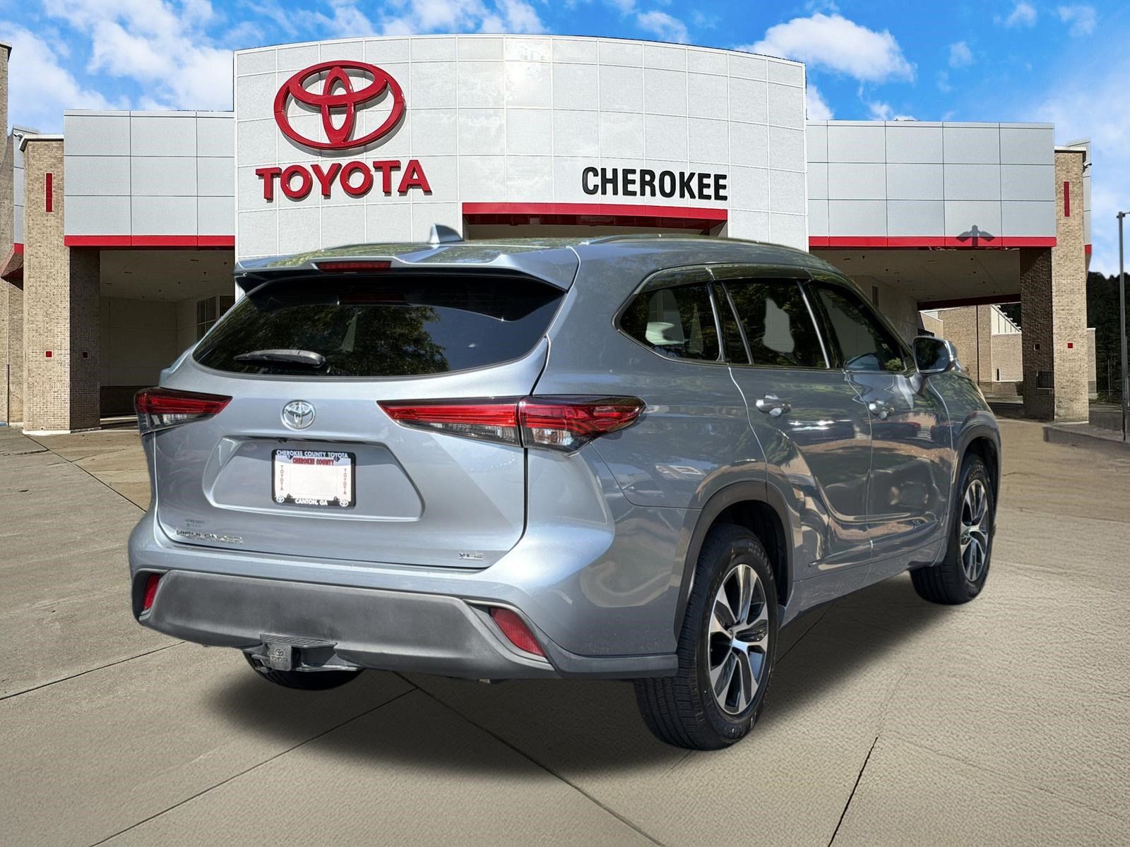 Used 2020 Toyota Highlander XLE FWD image 5