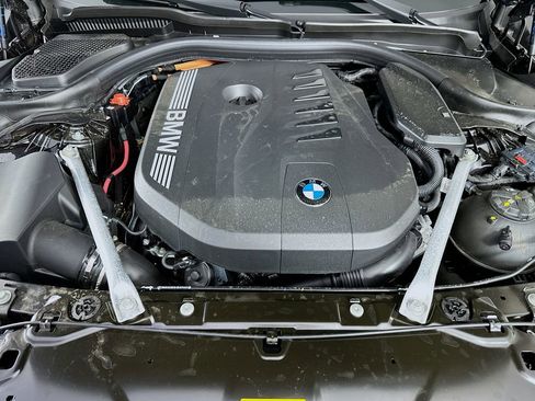 Used 2026 BMW 550e xDrive w/ Premium Package image 37