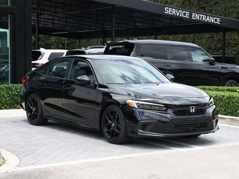 Used 2022 Honda Civic Sport image 2
