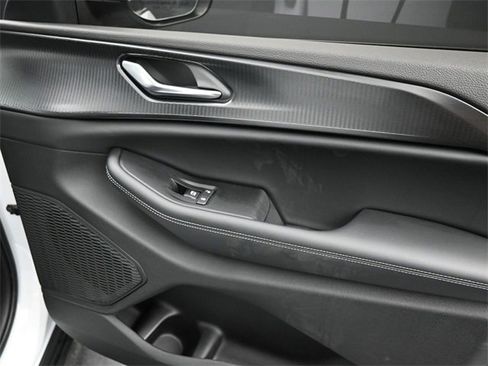 New 2025 Jeep Grand Cherokee L Laredo image 24