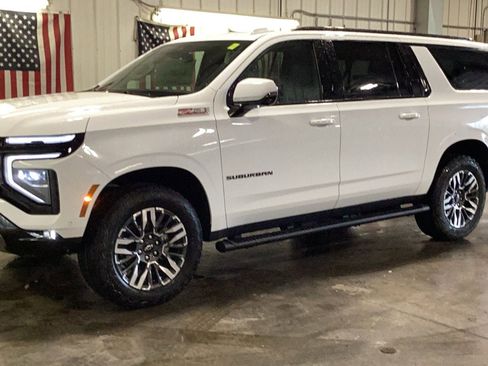 New 2026 Chevrolet Suburban Z71 w/ Comfort Package AWD/4WD image 2
