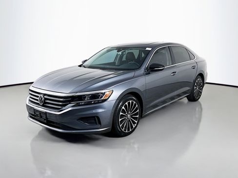 Used 2022 Volkswagen Passat 2.0T image 4