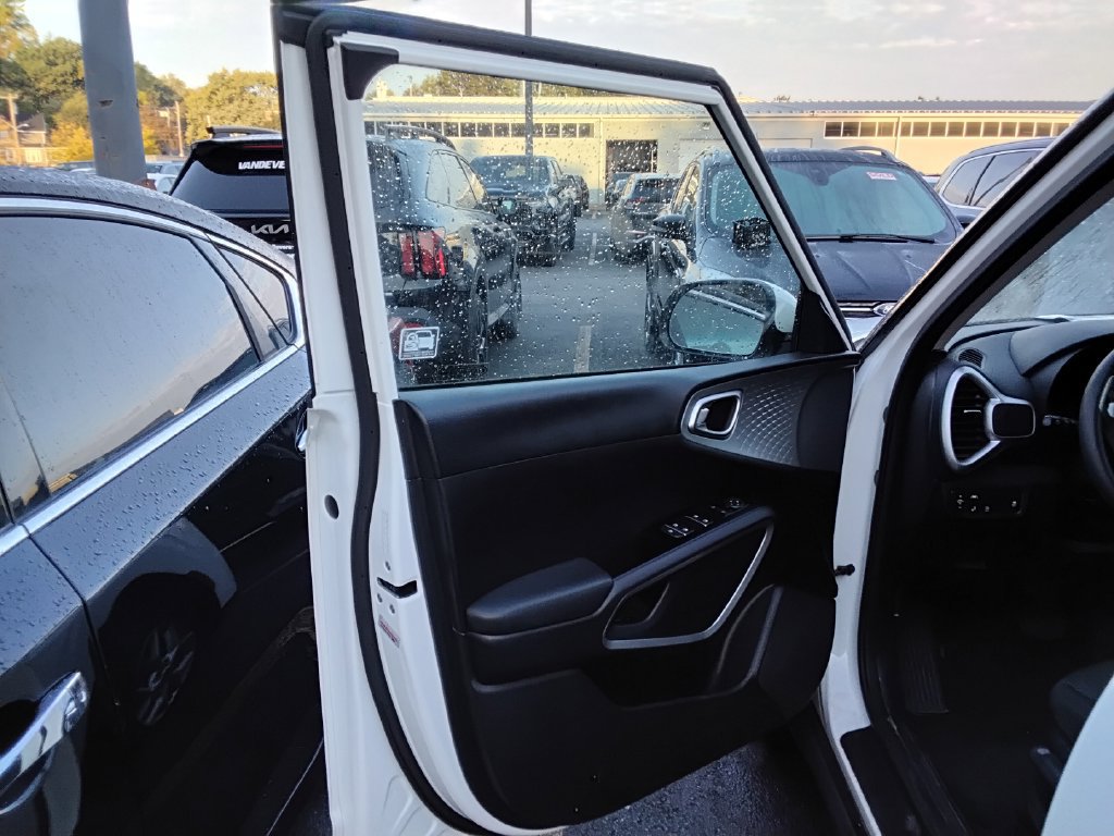 Used 2022 Kia Soul LX w/ Technology Package FWD image 10