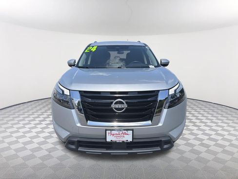 Used 2024 Nissan Pathfinder SV AWD/4WD image 2