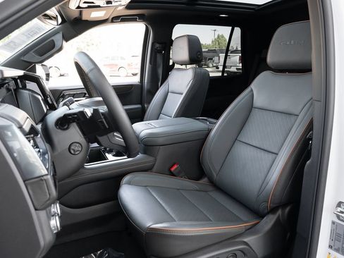 Used 2025 GMC Yukon AT4 AWD/4WD image 21