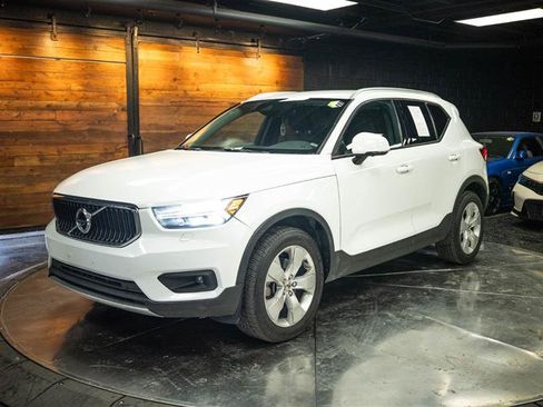 Used 2022 Volvo XC40 T5 Momentum AWD/4WD image 2