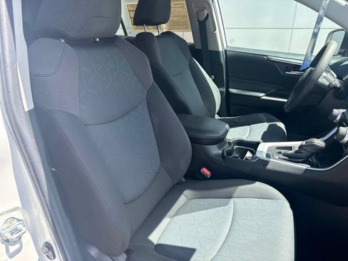 Used 2020 Toyota RAV4 XLE w/ Convenience Package FWD image 31