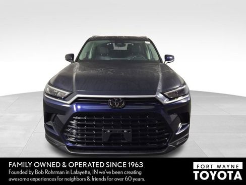 Used 2025 Toyota Grand Highlander AWD image 3